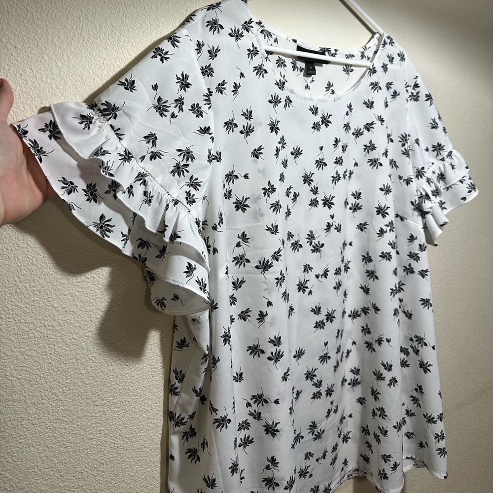 NWOT Lane Bryant black and white floral top